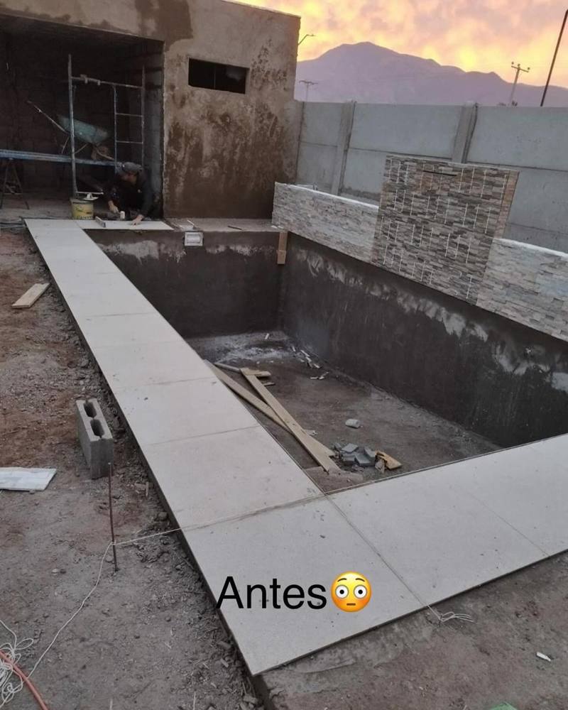 Piscina en obra gruesa antes de las terminaciones